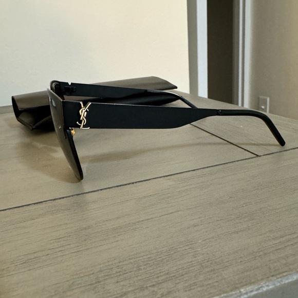 SAINT LAURENT SUNGLASSES - Picture 1 of 4